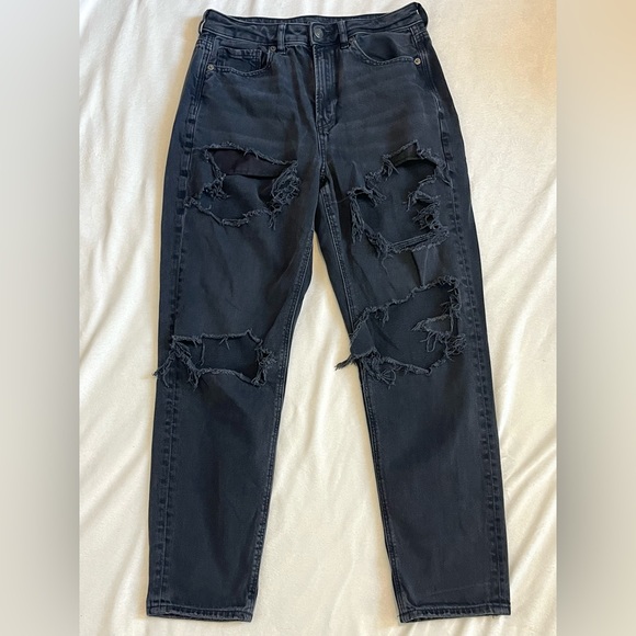 American Eagle Outfitters Denim - American Eagle Mom Jeans Relaxed Distressed Women’s Black Jeans Size 6